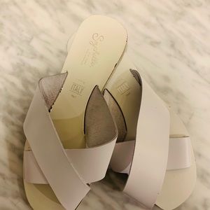 Seychelles Total Relaxation Criss Cross Sandals Excellent Condition